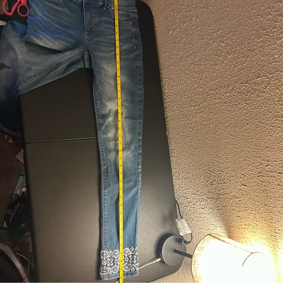 White House Black Market Women's Jeans Sz 4 Embroidered Bottom Cuff Skinny Crop - Picture 10 of 13